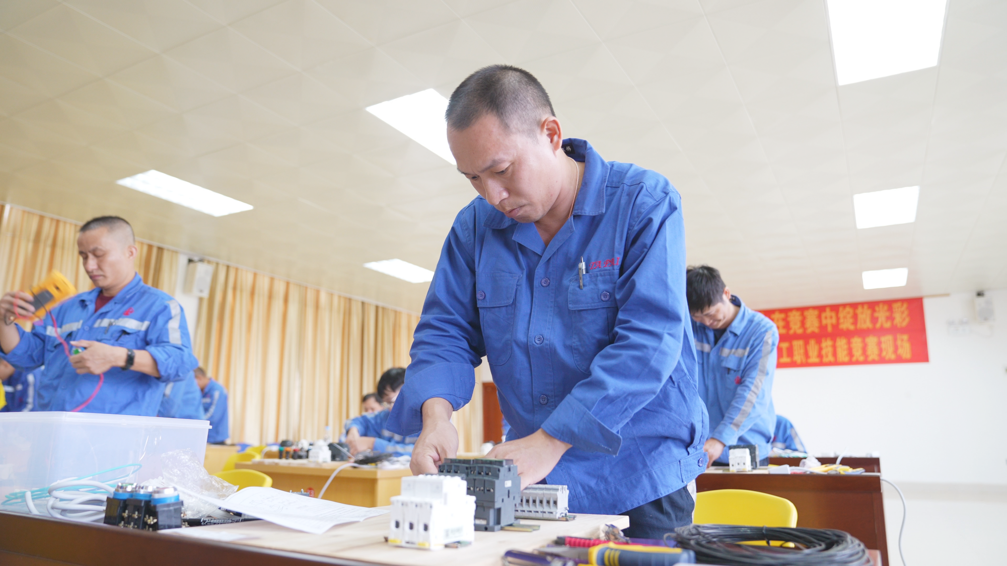 以赛促学 | hahabet星辰大海集团2024年“匠心筑梦·手艺兴企”劳下手艺竞赛圆满收官-hahabet星辰大海